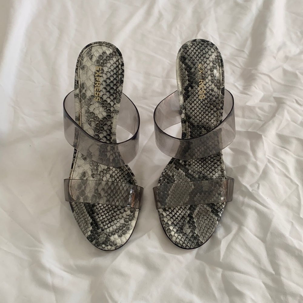 Express size 7 heel